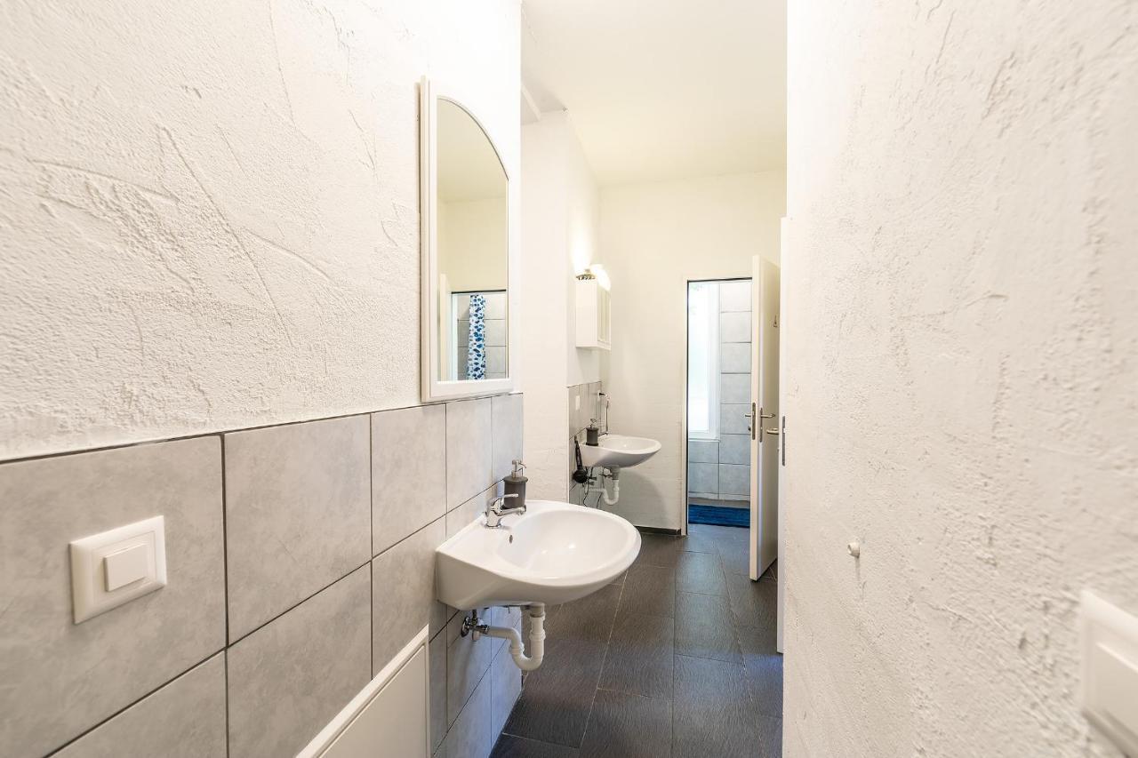 Simple Rooms - Yellow Inn St. Gallen Exterior foto