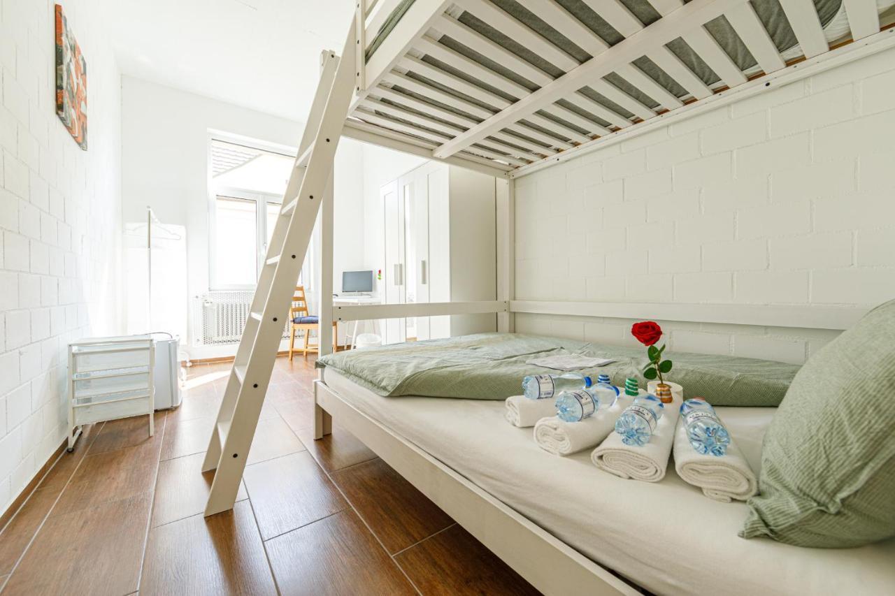 Simple Rooms - Yellow Inn St. Gallen Exterior foto